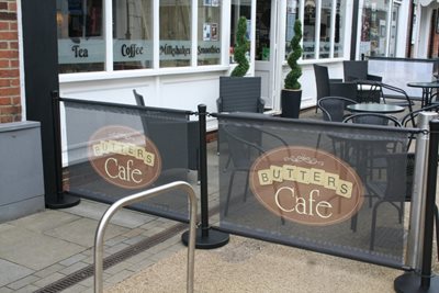 Black Cafe Barrier System